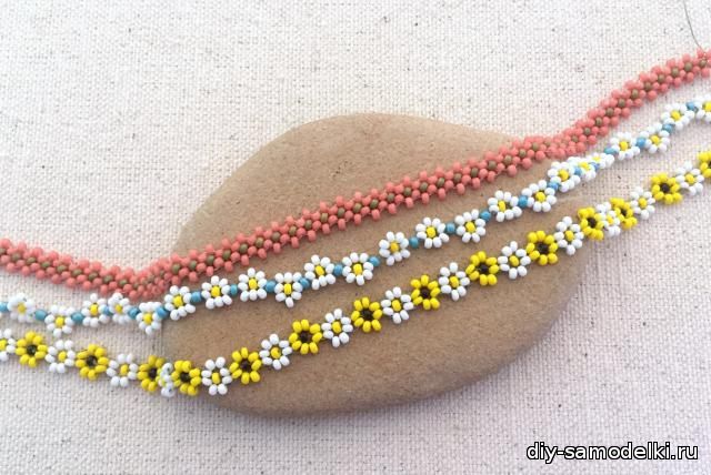 Цветочный браслет из бисера