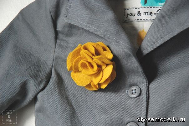 Бутоньерка из фетра